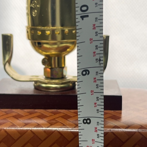 Ralph Lauren Porcelain Table Lamp with Basketweave Glaze - Picture 6 of 9